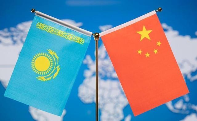 天皇亲自出山，日本对中国的反击正式开始，高市早苗憋出了一妙计