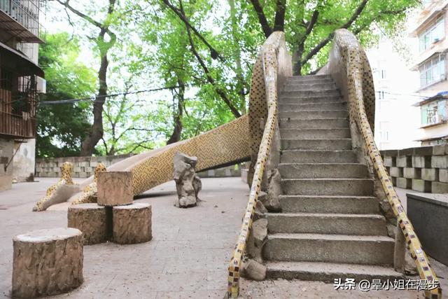 在重庆迷宫式的石坪村，找到童年的长颈鹿滑滑梯