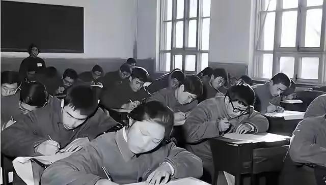 上海71岁独居老人卖掉房子自驾九年， 拒绝留钱给亲人 。
