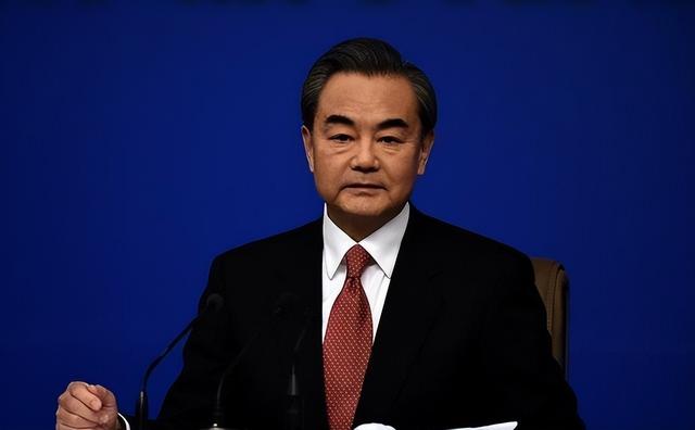 德外长如愿落地北京	，中方给予高规格接待，只因张口懂得感谢二字