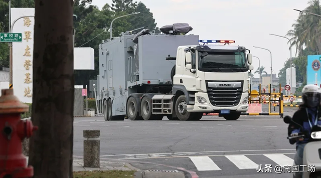 8个台军中将通报：解放军89架战机出击，055开火，075舰逼近台岛