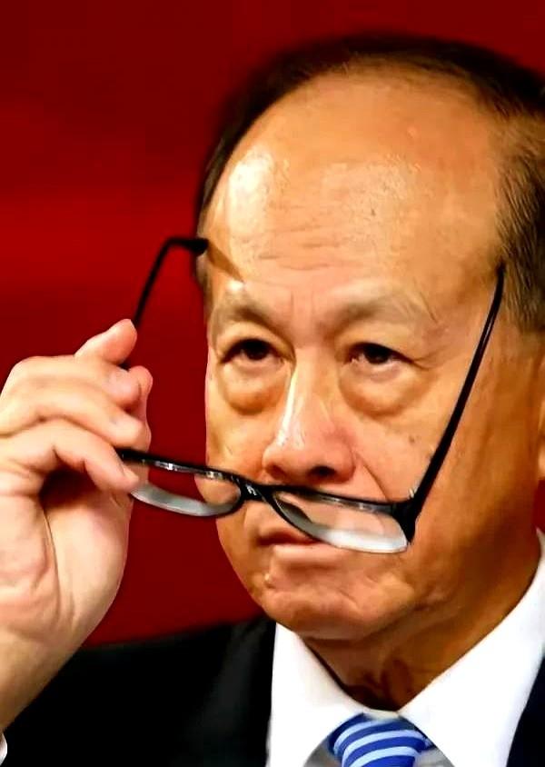香港富豪：向美国捐1亿！又给大陆捐500亿，竟被李嘉诚“威胁”
