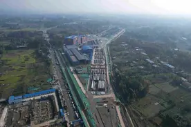 全线最高单体建筑封顶！这条山地轨道交通最新进展→图片
