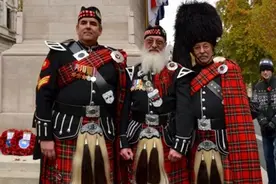 苏格兰奇葩习俗：男人穿裙子不穿内裤，被女人当众掀开验真假图片