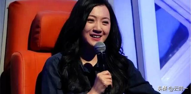 她是冯巩御用老婆，连登五年春晚后精神失常	，如今50岁的她怎样了