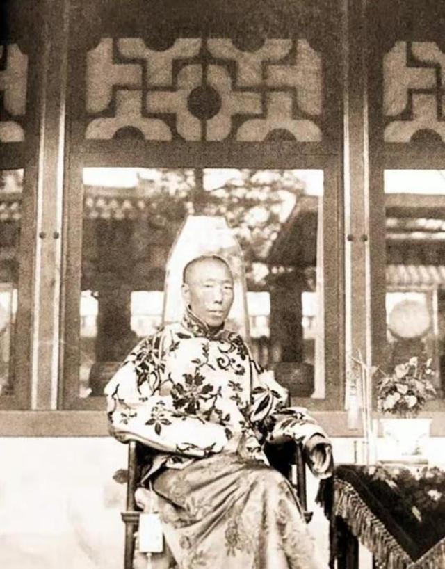 北京挖出大太监李莲英之墓，开棺后，考古人员被吓得浑身发抖