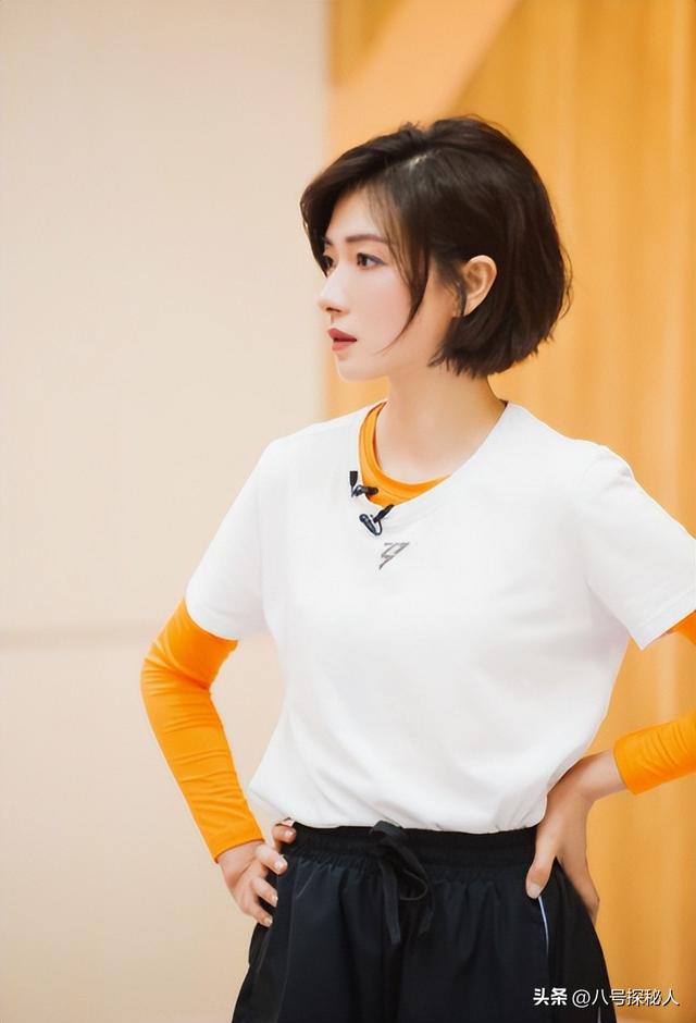 没想到一脱未成名，嫁普通丈夫8年，43岁万茜靠演女大佬终于红了