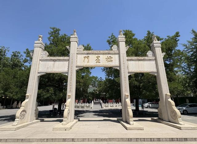 这座被火车拉来的中原第一省会，比你想象的要好玩多了