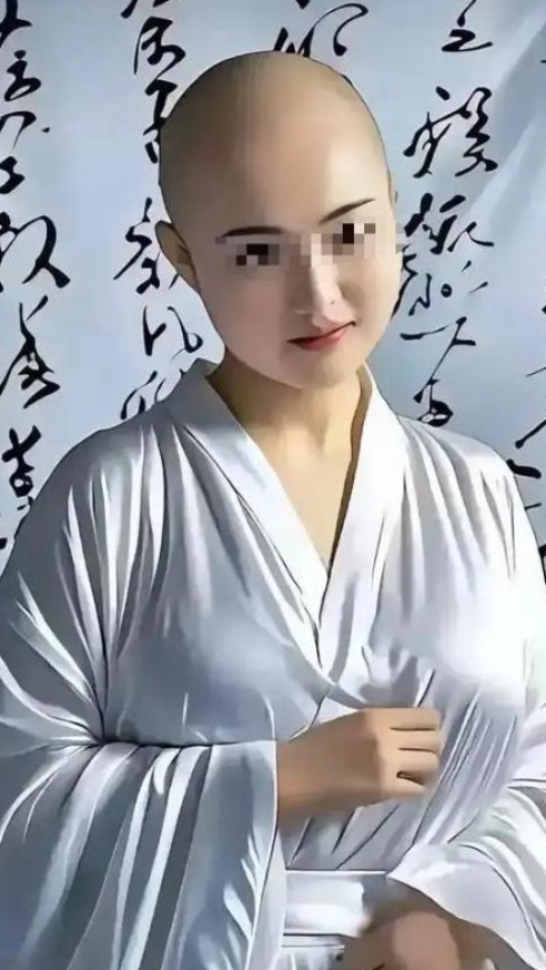 揭秘尼姑庵真相：表面佛门实则妓院，穿黑丝戴假发，香客人来人往
