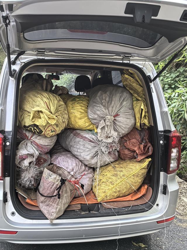 跑了23万公里的五菱之光：瘸腿父亲的腿，全家的饭碗，儿子的骄傲