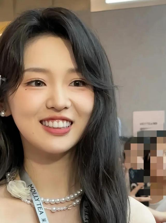 演员热榜的前几名：韩雨彤显老，李柯以婴儿肥，只有她挑不出毛病