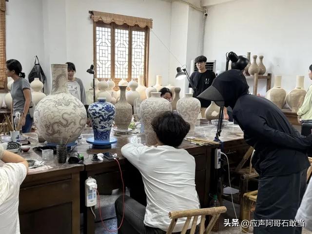 景德镇:荷润初心 瓷绘昌江