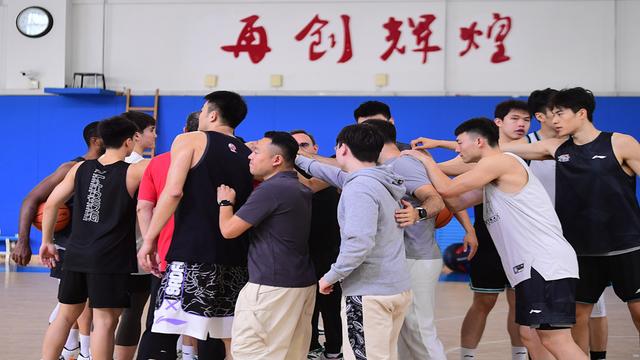 最新赛程出炉！张峻豪黄秋实暂别辽篮，出征新赛事，携名宿冲佳绩