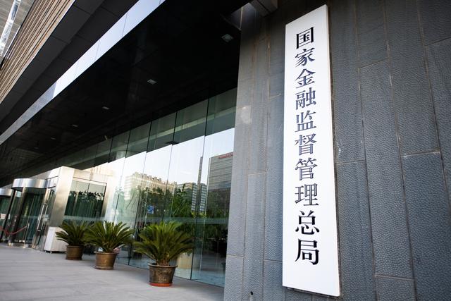 背刺中国，出卖孟晚舟的真凶被挖出来后，如今遭到了哪些报应