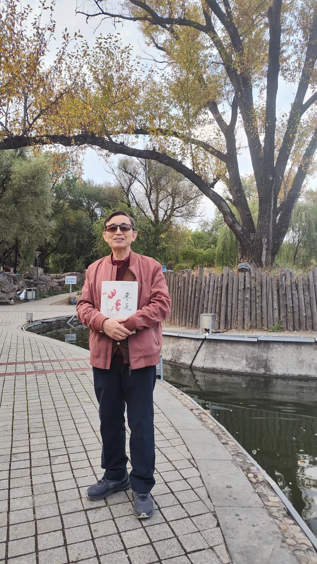 宣化万柳公园银杏黄来火炬红，战友军嫂游园观赏图片集