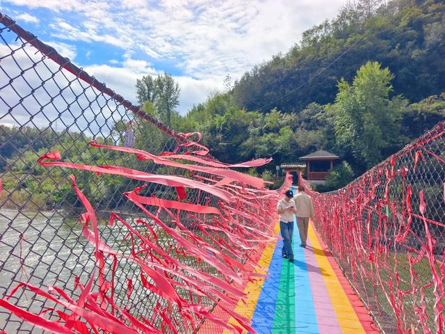 佛坪西岔河镇漫游记:在鹿鸣、稻香与古银杏间邂逅秦岭深处的诗意
