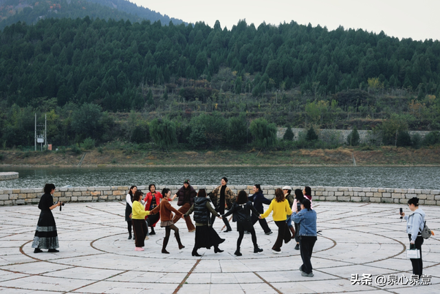 济南有个“神秀谷”，菊花海、红叶，吃炖鸡……周末就去这里啦！