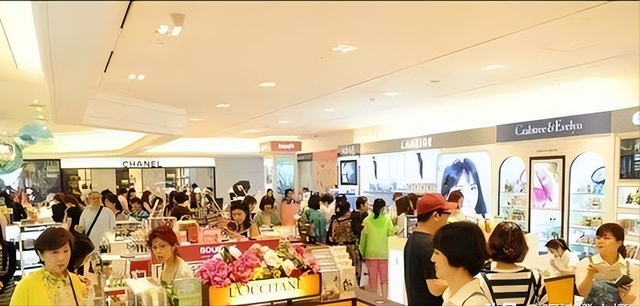 几乎全是假货！利润高达2400%	，咋消费者还前赴后继争相购买？