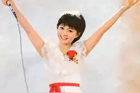 八十年代，两位少女歌手成顶流，“小螺号”“妈妈的吻”，太红了图片