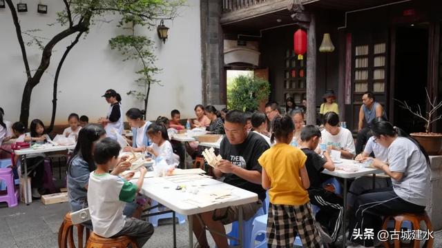 双节品书香 建水两场读书分享会传递历史温度与文化魅力