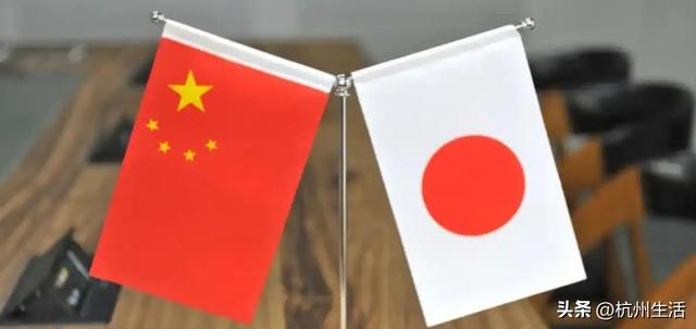 民调下跌后，高市早苗急着搬家，得罪中国的下场，日本恐承受不起