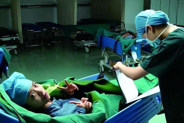 从“央视一姐”到退出主持界，朱迅的人生充满悲剧，令人惋惜不已