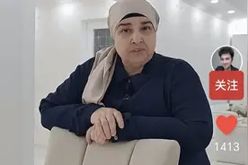 埃尼斯陪着米娜姥姥吃水果尽显母婿亲热，米娜奶奶来个突然袭击图片