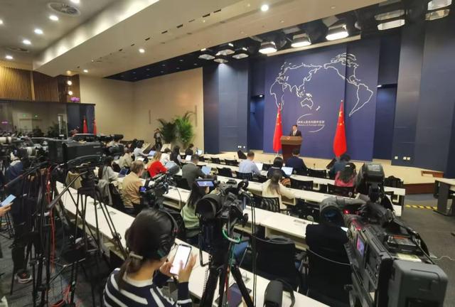 首尔爆发反华游行，韩国人疑惑：为什么中国人没有一丁点害怕？