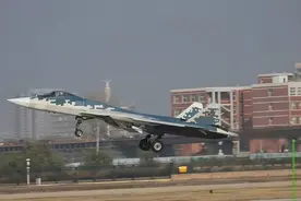 苏-57降落太原机场，唯一参战过的五代机，珠海航展将为其正名图片
