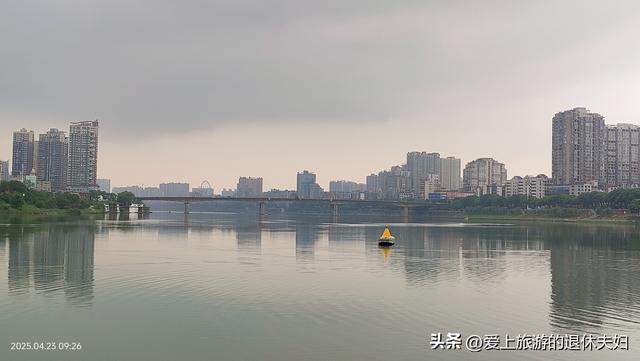 出游第6站-衡阳：东洲岛、石鼓书院、保卫里。阴雨天，游了个寂寞