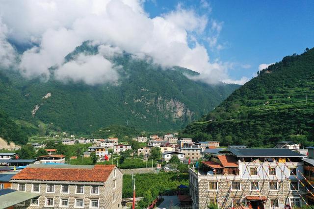 夏季均温20℃，自然环境极佳的7个地方，小住三五天，清爽避暑