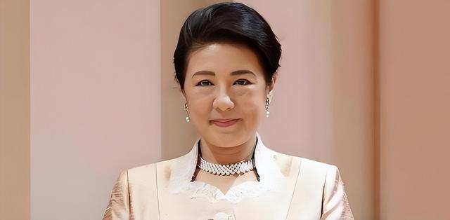 事态升级！解放军对日改口，中方7字定性高市，日本搬出皇后求和