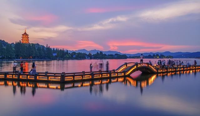西湖免费22年赚翻了！旅游收入从294亿到3450亿，文旅新逻辑