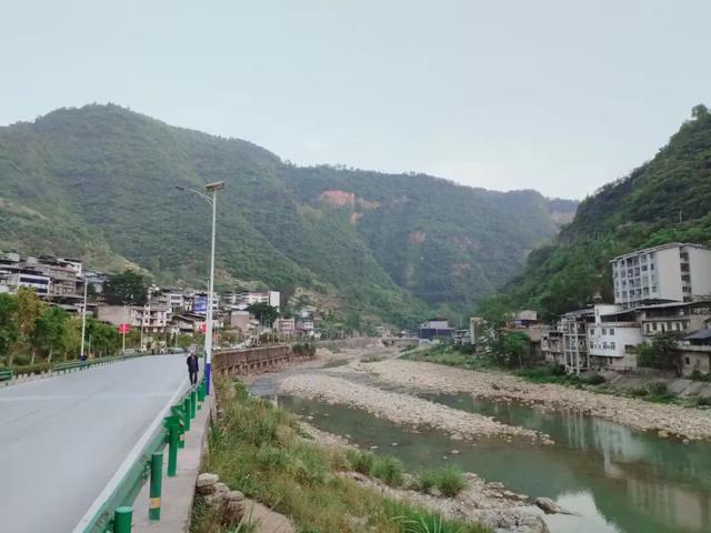云阳沙沱，邻界巫溪