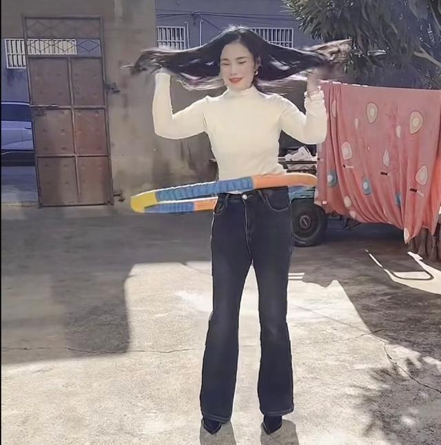 江苏“呼啦圈西施”颜倩离世！3岁儿子目睹全程	，去年被抢救20天