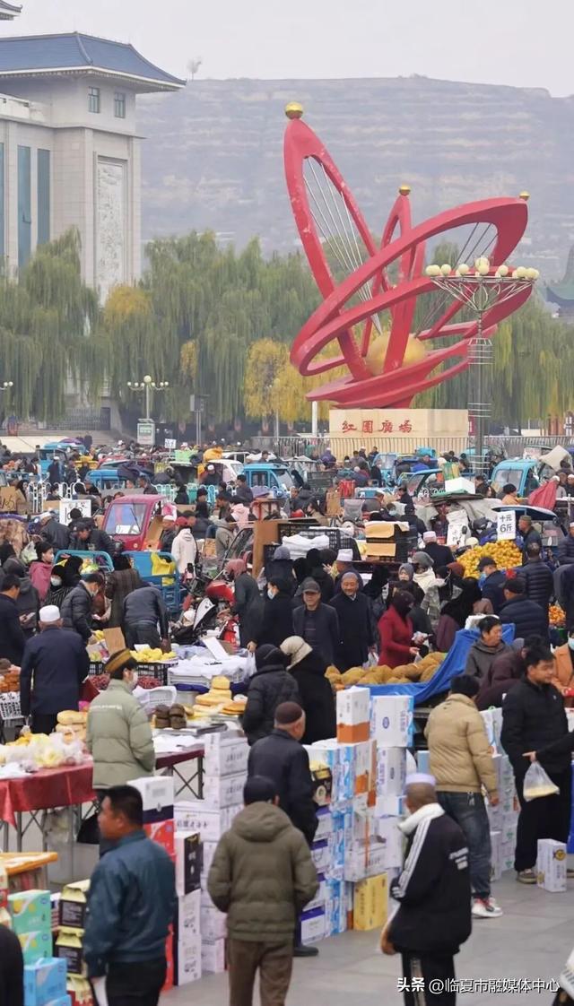 晨光里的烟火交响：临夏早市