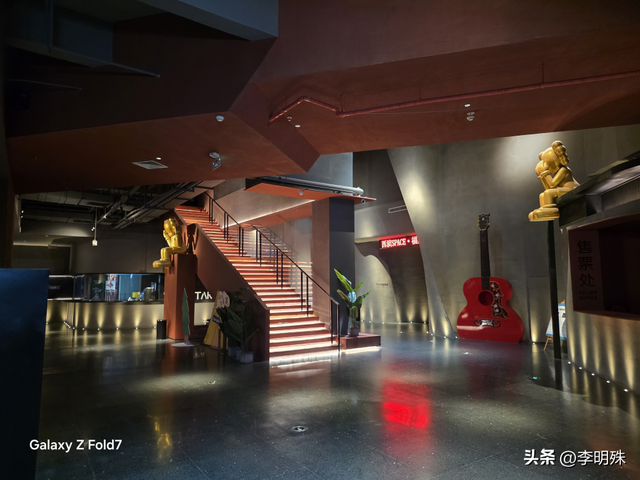 唯一2亿像素+超轻薄旗舰，三星手机：『折叠屏鼻祖』来打个样！