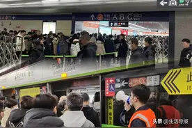 沈阳地铁客流创新高！冬天乘坐地铁要注意……图片