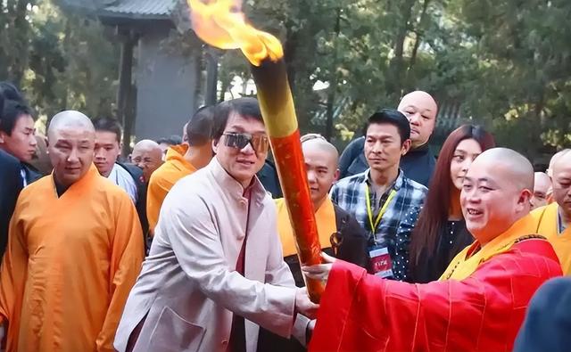 知名女星被曝是少林方丈的情妇？照片流出！女主辟谣，内幕曝光