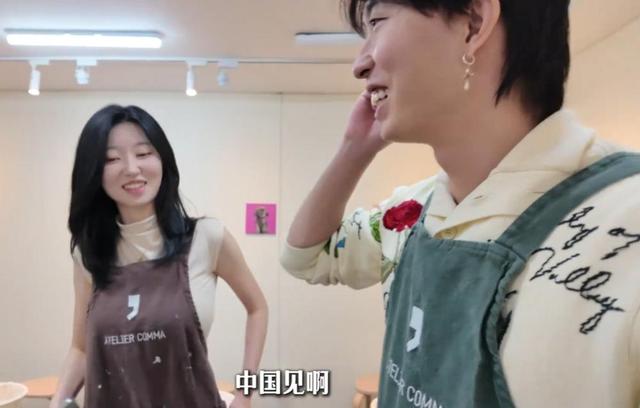 中国小伙在韩国租女友，2000块一天陪吃陪玩，分手时小伙依依不舍