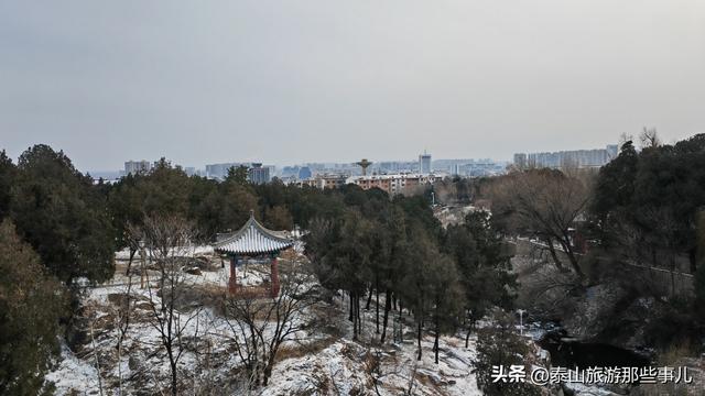 泰安：雪后，山脚下有条观光带，山静城美景奇，是徒步散心好去处