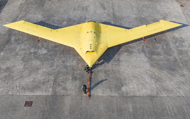 中国无人机再破天花板！彩虹- 7首飞成功，解锁高危战场新玩法