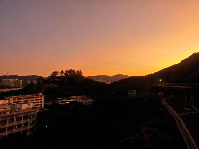 西丽湖国际科教城绿道，看霞飞满天，如梦似幻！长岭陂地铁C口