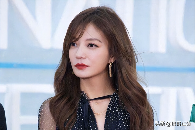 拔出萝卜带出泥！49岁赵薇近况被曝	，原来圈内封杀只是冰山一角