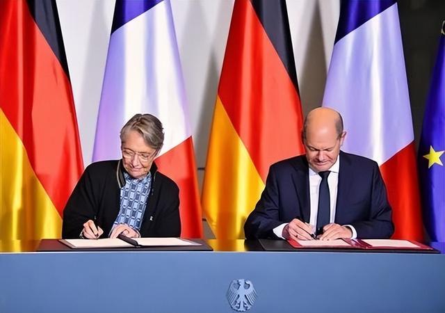 特朗普泽连斯基海湖庄园会晤，95% 协议达成，俄乌停火真要来了？