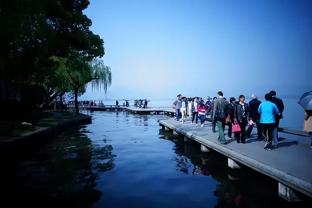 取消门票后游客涨3倍！杭州这步棋，其他城市学得来吗