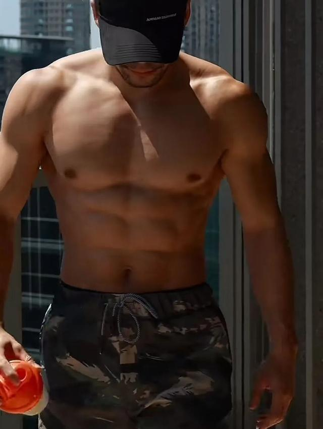 健身网红大师兄MB这肌肉是谁在吃大方形胸与硬汉脸这状态太顶了