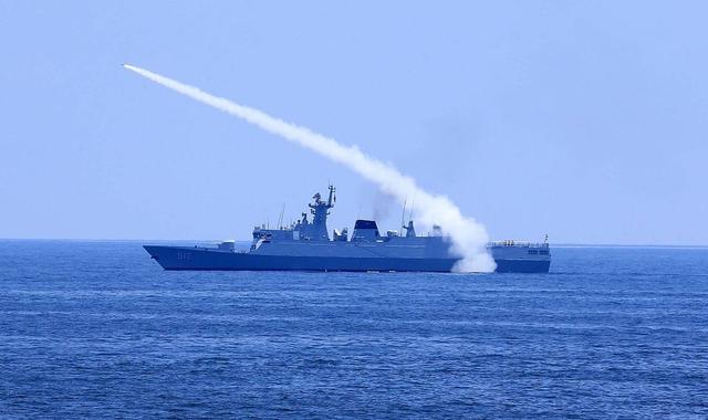 台最新武器曝光！5次海试无船锚，潜艇液压全失灵	，500亿打水漂