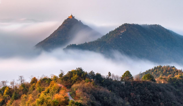 每日一景|湖南韶山：苍翠山峦衬托红色底蕴