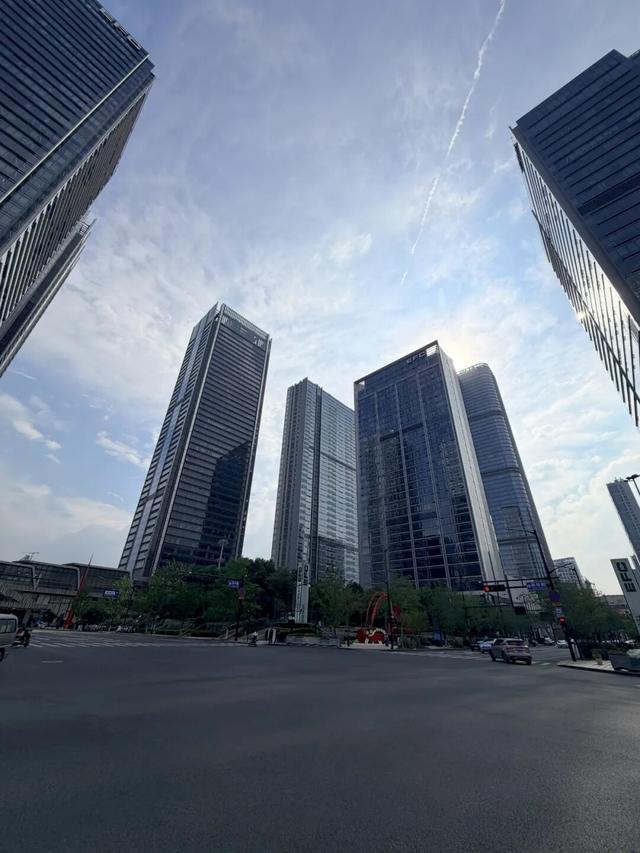 左手改名右手背屏，小米17 Pro真能对标苹果？